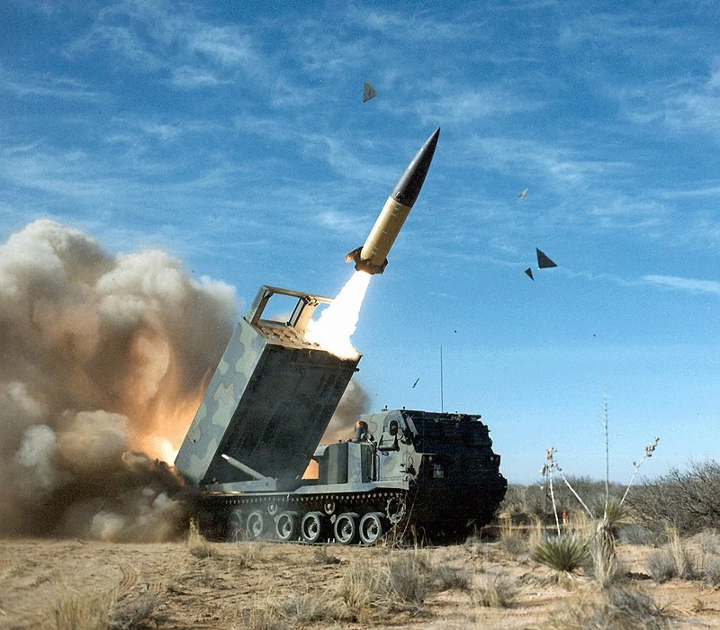 ATACMS-phong-tu-M270.jpg