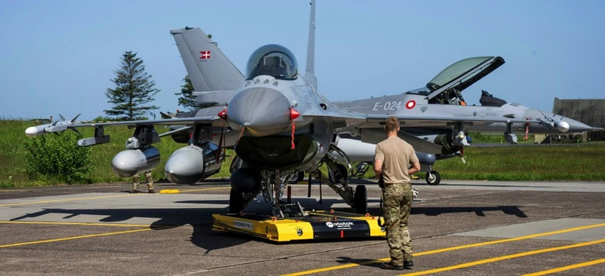 Ukraine sẽ vận hành tiêm kích F-16 như thế nào để bắn máy bay mang bom lượn của Nga?