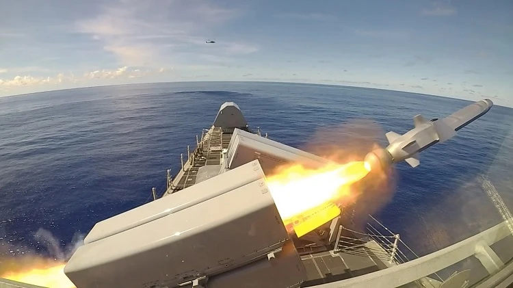 Mỹ và đồng minh dùng vũ khí gì đánh chìm 2 tàu chiến cũ trong tập trận RIMPAC 2024?