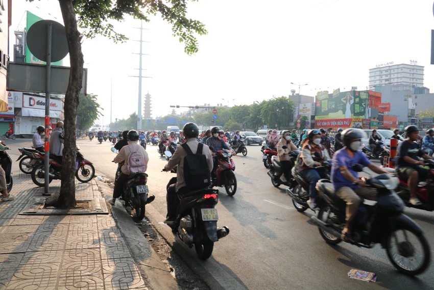 xe-chay-nguoc-chieu-11.jpg
