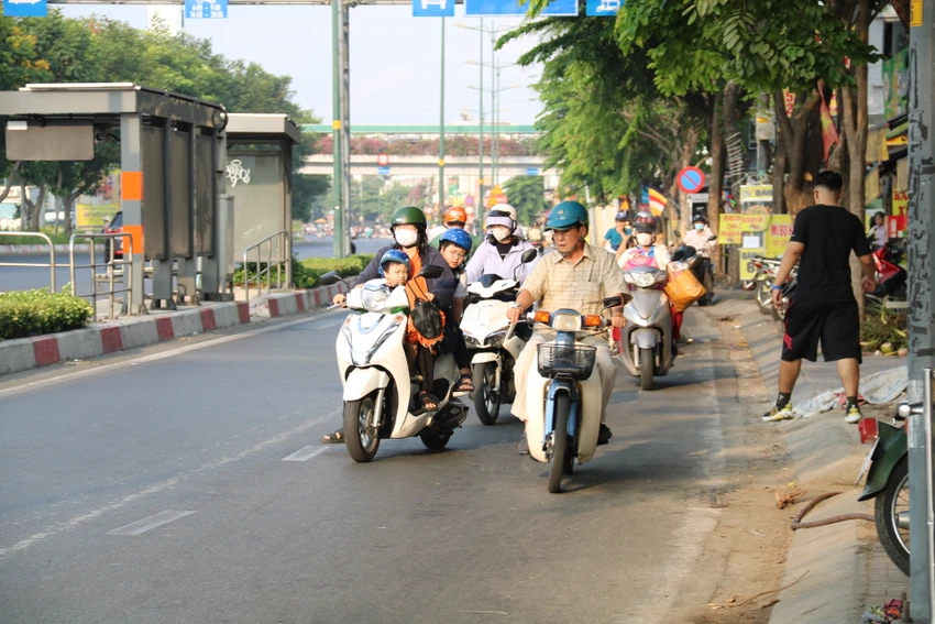 xe-chay-nguoc-chieu-23.jpg