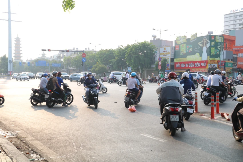 xe-chay-nguoc-chieu-6.jpg