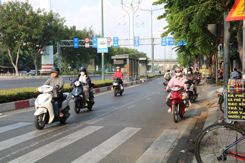 xe-chay-nguoc-chieu-8.jpg
