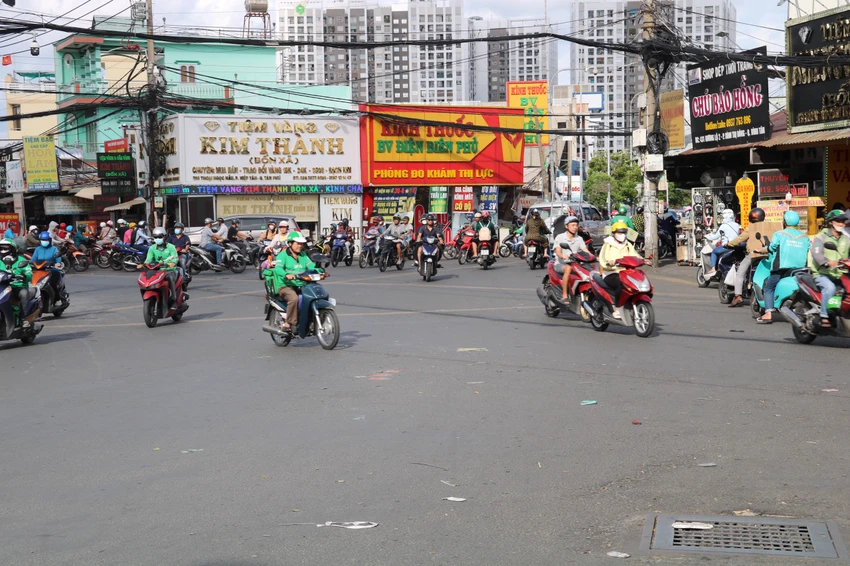 nga-tu-bon-xa-15.jpg