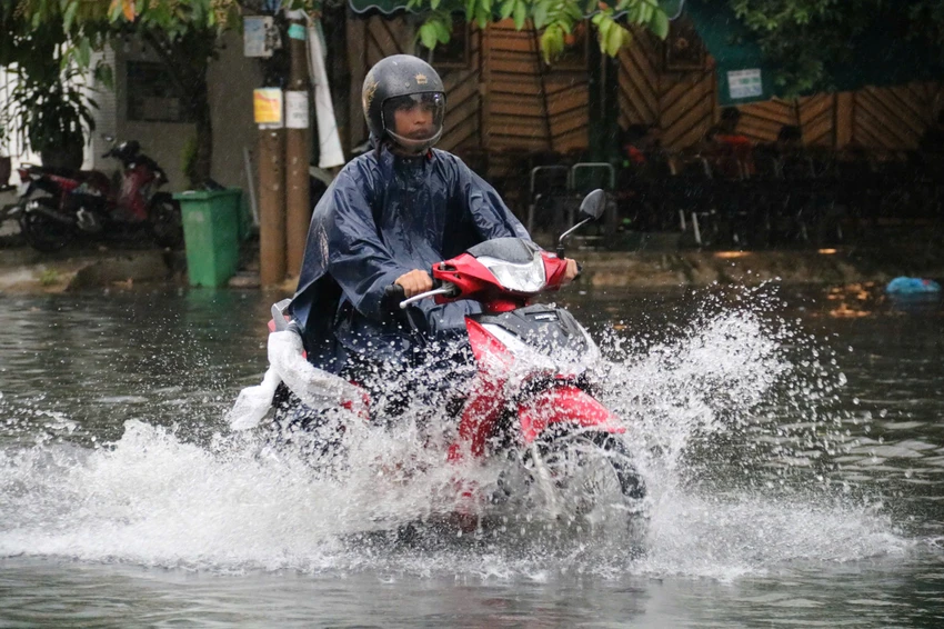 cơn mưa lớn