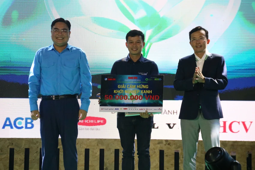 Tuoi-tre-start-up-award-2.jpg