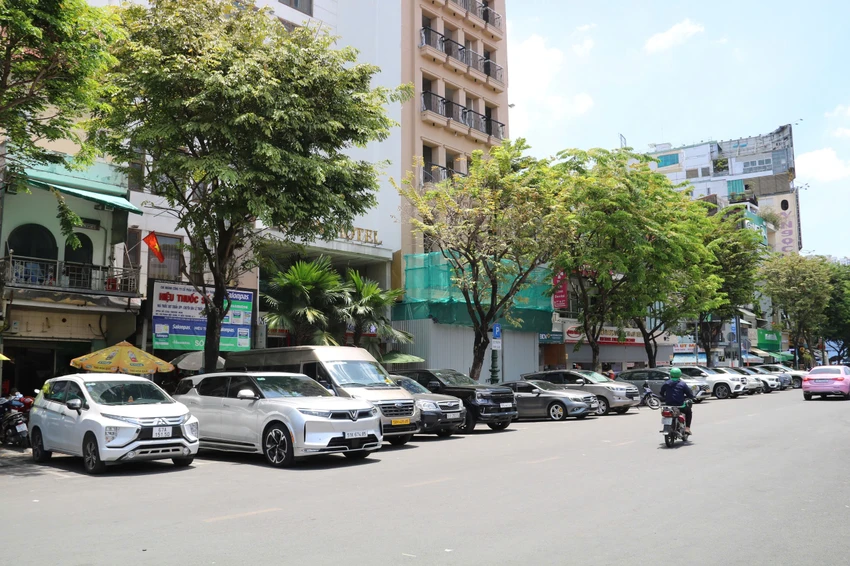 do-xe-o-to-duoi-long-duong-1.jpg