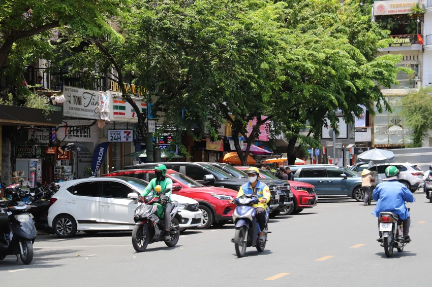 do-xe-o-to-duoi-long-duong-6.jpg
