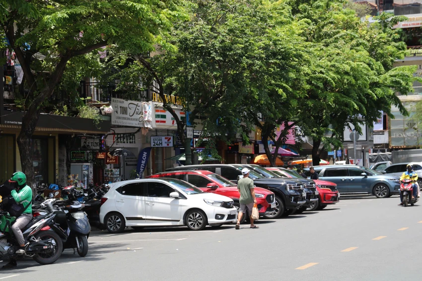 do-xe-o-to-duoi-long-duong-7.jpg