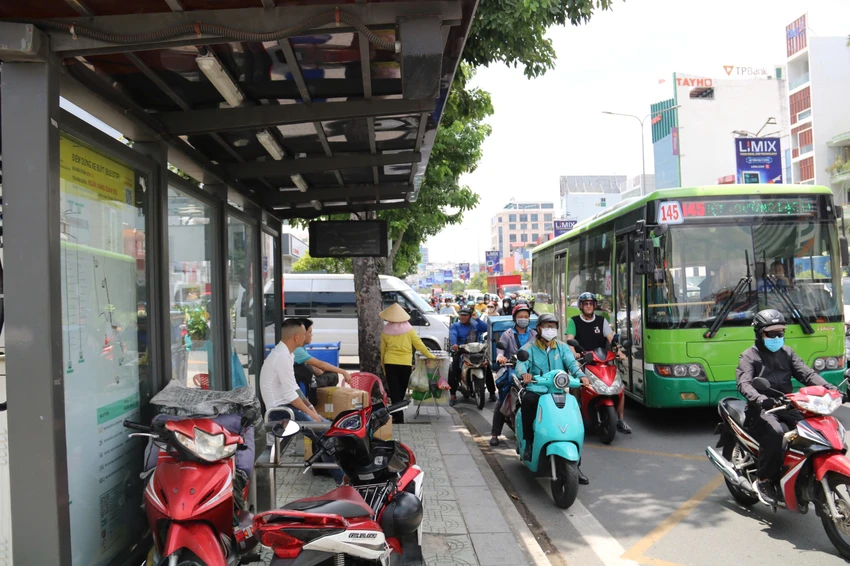 nha-cho-xe-buyt-13.jpg