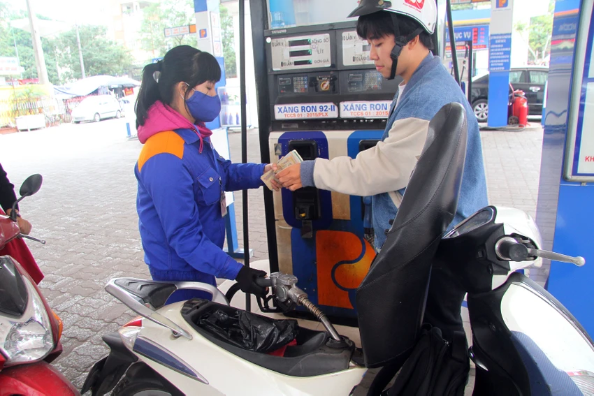 Giá dầu tăng nhẹ trong kì điều hành ngày 19-1. Ảnh: PHI HÙNG