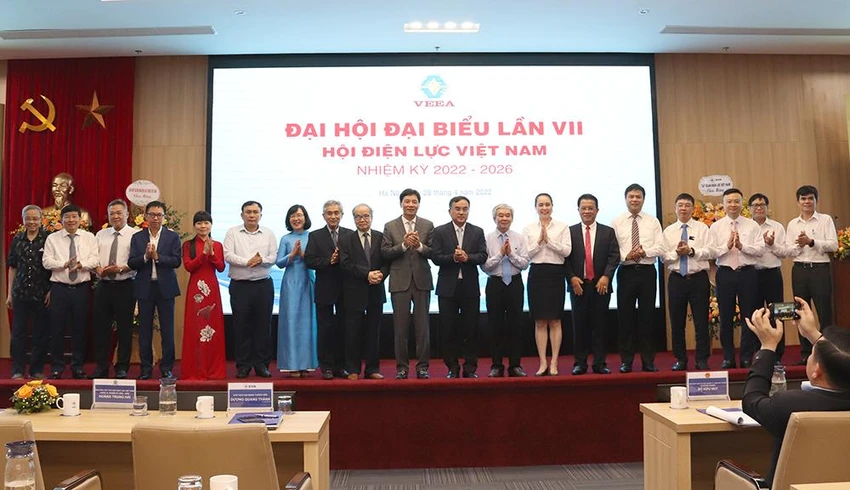 Ban thường vụ Hội Điện lực Việt Nam khóa VII nhiệm kỳ 2022-2026 ra mắt. Ảnh: EVN Ban thường vụ Hội Điện lực Việt Nam khóa VII nhiệm kỳ 2022-2026 ra mắt. Ảnh: EVN