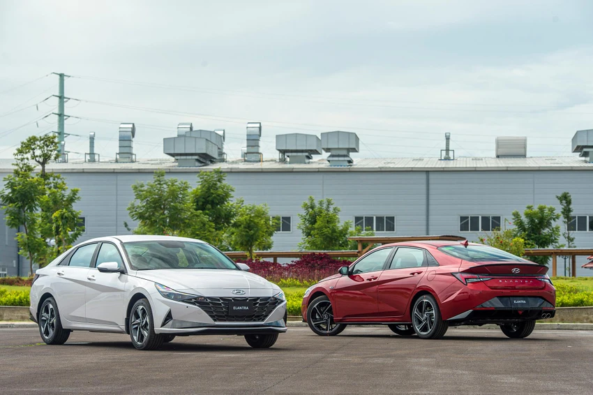 Elantra 2023 được phân phối với 4 phiên bản cùng giá bán từ 599 triệu đồng, đã bao gồm thuế VAT. Elantra 2023 được phân phối với 4 phiên bản cùng giá bán từ 599 triệu đồng, đã bao gồm thuế VAT.