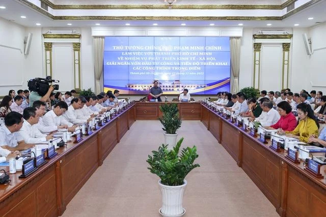 Thủ tướng Phạm Minh Chính làm việc với lãnh đạo chủ chốt TP.HCM về nhiệm vụ phát triển kinh tế - xã hội - Ảnh: VGP/Nhật Bắc