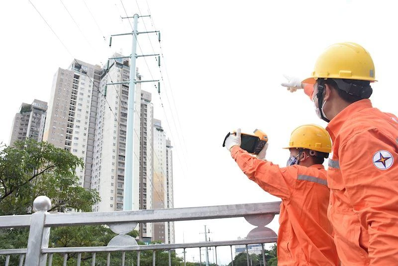 Các đơn vị của EVN ứng dụng chuyển đổi số để nâng cao chất lượng phục vụ, đa dạng hóa các dịch vụ điện. Ảnh: HN Các đơn vị của EVN ứng dụng chuyển đổi số để nâng cao chất lượng phục vụ, đa dạng hóa các dịch vụ điện. Ảnh: HN