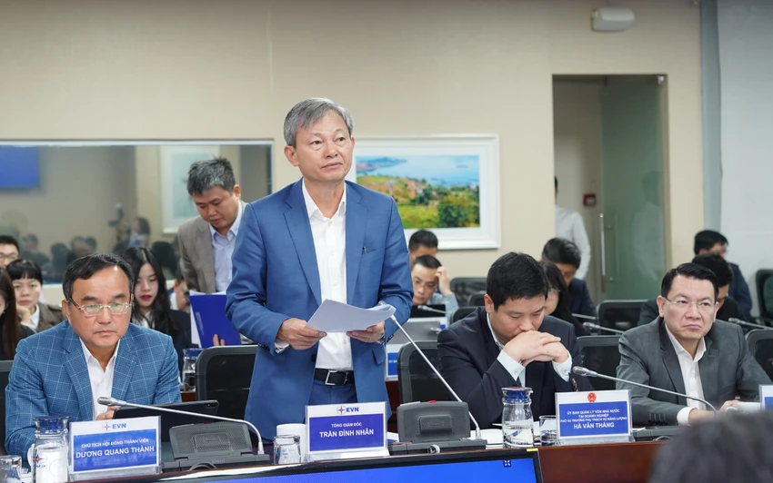 Ông Trần Đình Nhân, Tổng Giám đốc EVN báo cáo về tình hình sản xuất kinh doanh điện.
