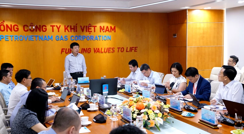 Ông Hồ Sỹ Hùng, Phó Chủ tịch Ủy ban Quản lý vốn Nhà nước tại doanh nghiệp chủ trì cuộc làm việc với PVN, EVN về cung cấp khí cho sản xuất điện. Ảnh: HC