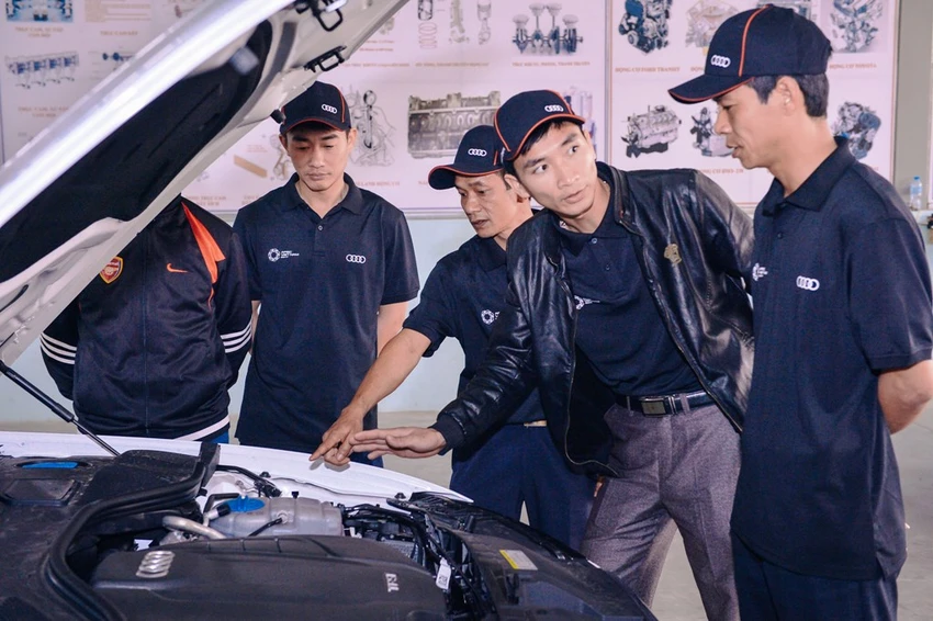 Audi Việt Nam hỗ trợ cho lái xe dịp APEC 2017 ảnh 3 Audi Việt Nam hỗ trợ cho lái xe dịp APEC 2017 ảnh 3