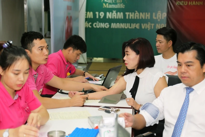 Manulife Việt Nam hiến tặng gần 350 đơn vị máu nhân đạo ảnh 1