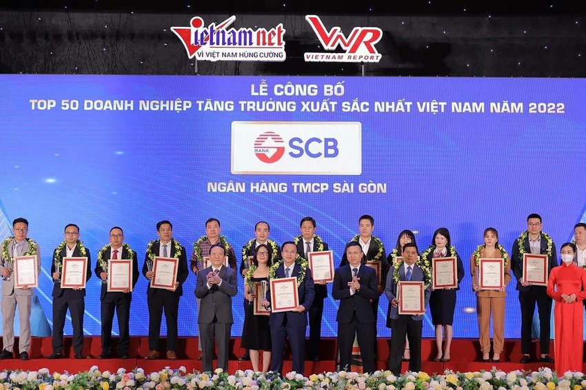 BTC trao danh hiệp Top 50 Doanh nghiệp tăng trưởng xuất sắc nhất Việt Nam 2022 cho SCB BTC trao danh hiệp Top 50 Doanh nghiệp tăng trưởng xuất sắc nhất Việt Nam 2022 cho SCB