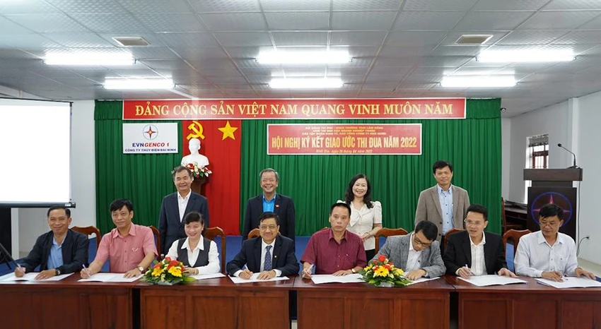 Lãnh đạo các đơn vị ký kết giao ước thi đua khối năm 2022 Lãnh đạo các đơn vị ký kết giao ước thi đua khối năm 2022