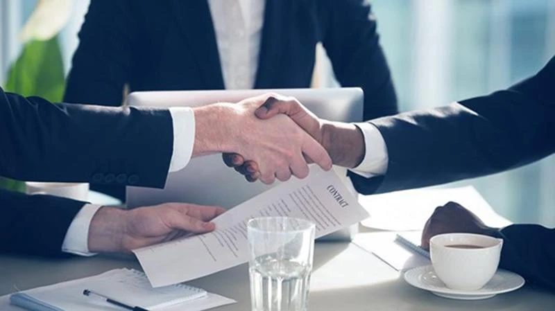 Trước khi ký kết các hợp đồng thương mại, luật sư sẽ tư vấn cho doanh nghiệp cụ thể Trước khi ký kết các hợp đồng thương mại, luật sư sẽ tư vấn cho doanh nghiệp cụ thể