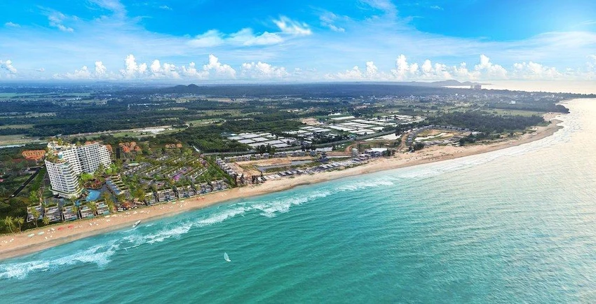 Cấu tạo đặc biệt của Charm Resort Hồ Tràm với đại đa số diện tích ôm trọn dải đất mặt tiền biển, chiều sâu ngắn tạo ra lợi thế vô song trong khu vực Cấu tạo đặc biệt của Charm Resort Hồ Tràm với đại đa số diện tích ôm trọn dải đất mặt tiền biển, chiều sâu ngắn tạo ra lợi thế vô song trong khu vực