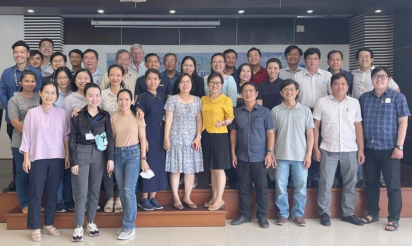 Ban lãnh đạo VWS và đoàn bác sĩ chụp hình lưu niệm Ban lãnh đạo VWS và đoàn bác sĩ chụp hình lưu niệm