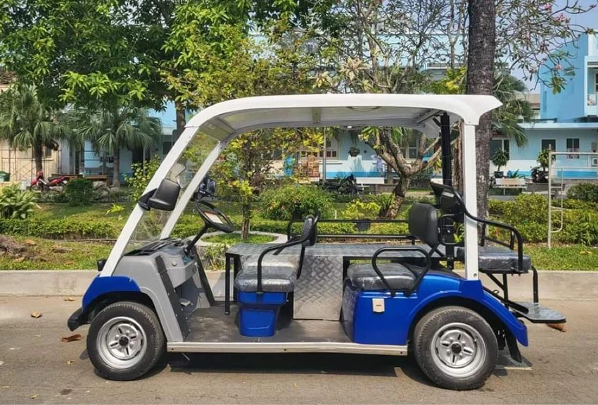 Chiếc xe điện chuyên dụng dùng để vận chuyển bệnh nhân nội bộ trong bệnh viện Chiếc xe điện chuyên dụng dùng để vận chuyển bệnh nhân nội bộ trong bệnh viện