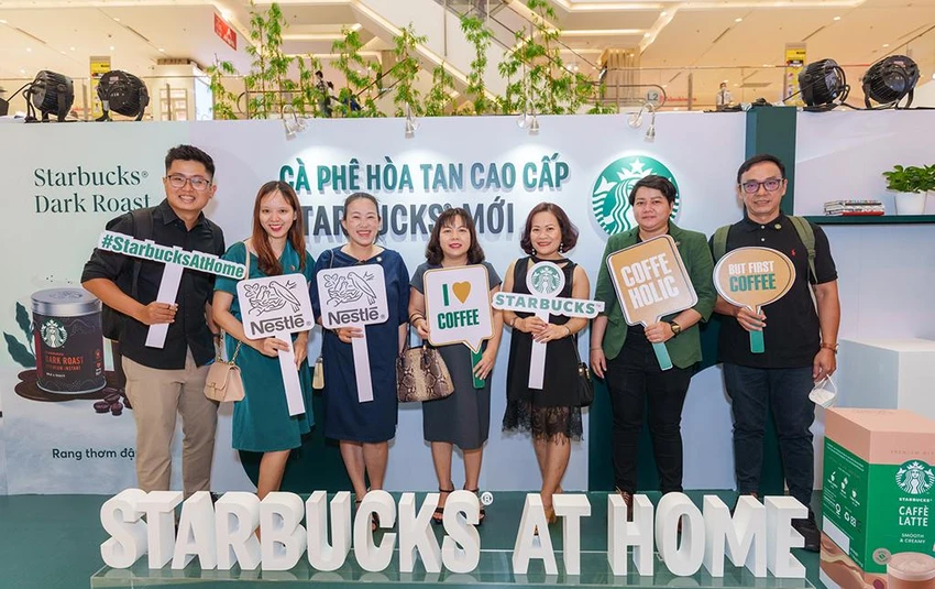 Khách mời tham gia sự kiện chào đón sản phẩm cà phê hòa tan Starbucks mới Khách mời tham gia sự kiện chào đón sản phẩm cà phê hòa tan Starbucks mới