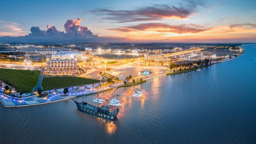 Tổ hợp Quảng trường trung tâm và bến du thuyền Aqua Marina tại Khu đô thị Aqua City. Tổ hợp Quảng trường trung tâm và bến du thuyền Aqua Marina tại Khu đô thị Aqua City.