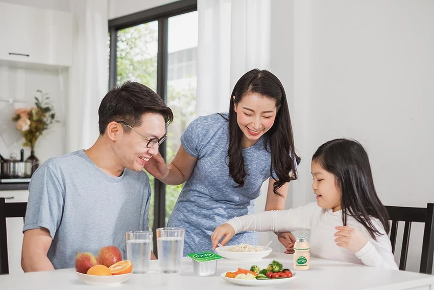 Sử dụng sữa chua probiotics là một cách giải độc kim loại hiệu quả cũng như mang lại nhiều tác dụng hữu ích khác cho sức khỏe của cả gia đình. (Nguồn: Istock) Sử dụng sữa chua probiotics là một cách giải độc kim loại hiệu quả cũng như mang lại nhiều tác dụng hữu ích khác cho sức khỏe của cả gia đình. (Nguồn: Istock)
