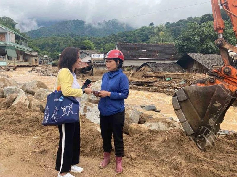 Đại diện Tập đoàn Masan thăm hỏi và chia sẻ cùng cô Đào Thị Kim Oanh, Hiệu trưởng Trường mầm non bản Hòa Sơn, xã Cà Tạ, huyện Kỳ Sơn, tỉnh Nghệ An. Đại diện Tập đoàn Masan thăm hỏi và chia sẻ cùng cô Đào Thị Kim Oanh, Hiệu trưởng Trường mầm non bản Hòa Sơn, xã Cà Tạ, huyện Kỳ Sơn, tỉnh Nghệ An.