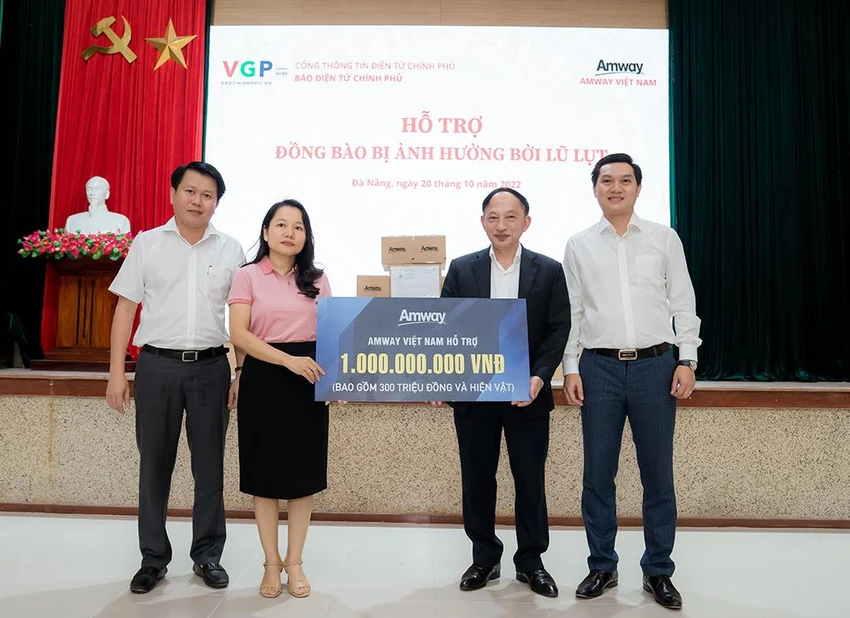 Amway Việt Nam phối hợp với Báo Điện tử Chính phủ, Cổng Thông tin điện tử Chính phủ ủng hộ 1 tỷ đồng thông qua Uỷ ban MTTQ Việt Nam quận Liên Chiểu, TP. Đà Nẵng. Amway Việt Nam phối hợp với Báo Điện tử Chính phủ, Cổng Thông tin điện tử Chính phủ ủng hộ 1 tỷ đồng thông qua Uỷ ban MTTQ Việt Nam quận Liên Chiểu, TP. Đà Nẵng.