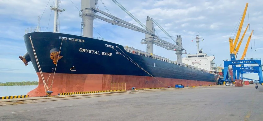 Cảng Chu Lai tiếp nhận tàu CRYSTAL WAVE (Panama), xuất khẩu viên nén sang Nhật Bản Cảng Chu Lai tiếp nhận tàu CRYSTAL WAVE (Panama), xuất khẩu viên nén sang Nhật Bản