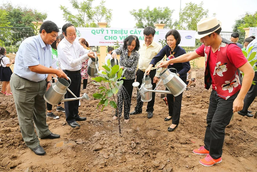 Trong hành trình lan tỏa sắc xanh, Vinamilk từng rất thành công với Quỹ 1 triệu cây xanh cho Việt Nam Trong hành trình lan tỏa sắc xanh, Vinamilk từng rất thành công với Quỹ 1 triệu cây xanh cho Việt Nam