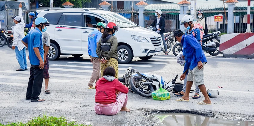 Người dân có người thân bị tử vong hoặc bị tổn thương, được điều trị cấp cứu trong tai nạn giao thông có thể nhận hỗ trợ nhân đạo từ Quỹ Bảo hiểm xe cơ giới (Hiệp hội Bảo hiểm Việt Nam). Người dân có người thân bị tử vong hoặc bị tổn thương, được điều trị cấp cứu trong tai nạn giao thông có thể nhận hỗ trợ nhân đạo từ Quỹ Bảo hiểm xe cơ giới (Hiệp hội Bảo hiểm Việt Nam).