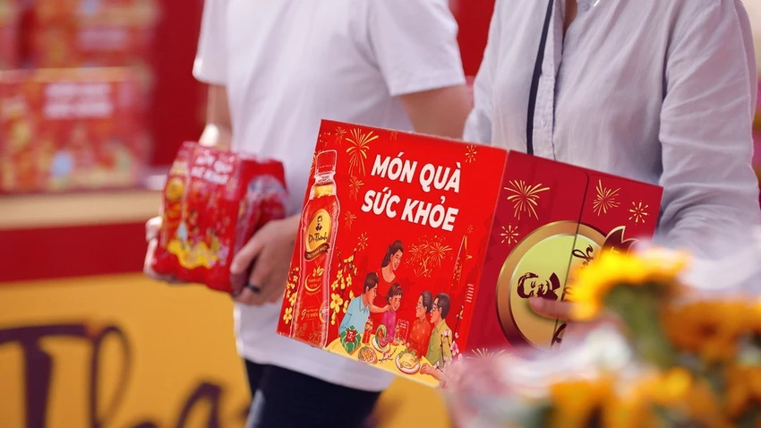 Món quà sức khỏe là món quà chân thành, ý nghĩa nhất mà mỗi người con dành tặng cho cha mẹ ngày Tết. Món quà sức khỏe là món quà chân thành, ý nghĩa nhất mà mỗi người con dành tặng cho cha mẹ ngày Tết.
