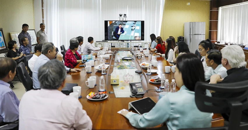 Từ Mỹ và thông qua mạng xã hội Zoom, ông David Dương đã cung cấp về kế hoạch đầu tư sắp tới của VWS tại TP.HCM & Long An. Từ Mỹ và thông qua mạng xã hội Zoom, ông David Dương đã cung cấp về kế hoạch đầu tư sắp tới của VWS tại TP.HCM & Long An.