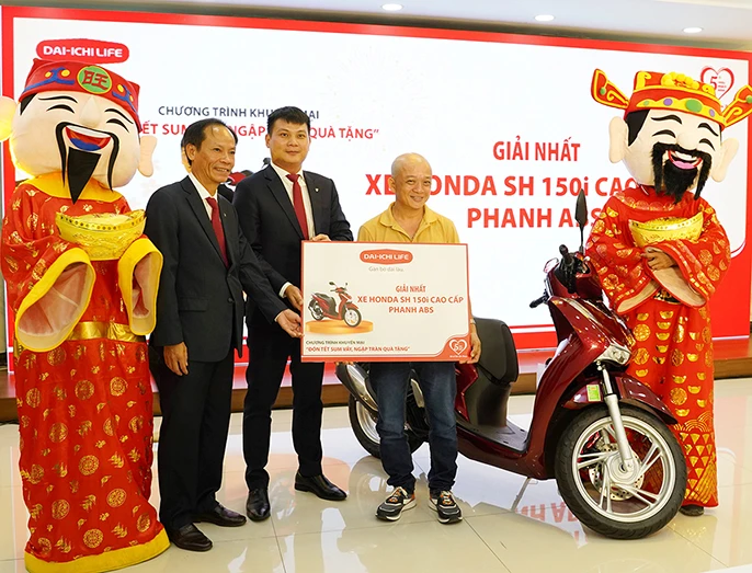 Khách hàng nhận giải thưởng là chiếc xe SH 150i ABS trị giá 120 triệu đồng.