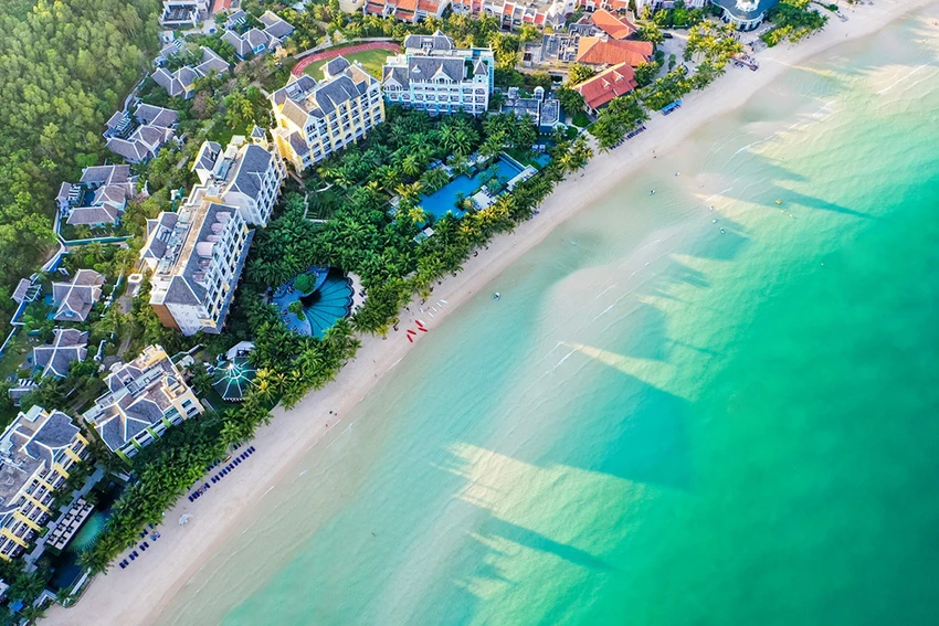 Những vị khách hàng đầu tiên đủ điều kiện sở hữu tài khoản quà tặng đặc quyền do Sun Property kết hợp cùng NCB phát hành sẽ có cơ hội được tham gia vào hành trình đặc biệt thưởng ngoạn đảo Ngọc, Phú Quốc. Những vị khách hàng đầu tiên đủ điều kiện sở hữu tài khoản quà tặng đặc quyền do Sun Property kết hợp cùng NCB phát hành sẽ có cơ hội được tham gia vào hành trình đặc biệt thưởng ngoạn đảo Ngọc, Phú Quốc.