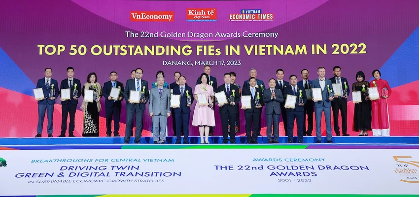Công bố và vinh danh các doanh nghiệp Rồng Vàng tiêu biểu - TOP 50 doanh nghiệp FDI tiêu biểu 2022. Công bố và vinh danh các doanh nghiệp Rồng Vàng tiêu biểu - TOP 50 doanh nghiệp FDI tiêu biểu 2022.