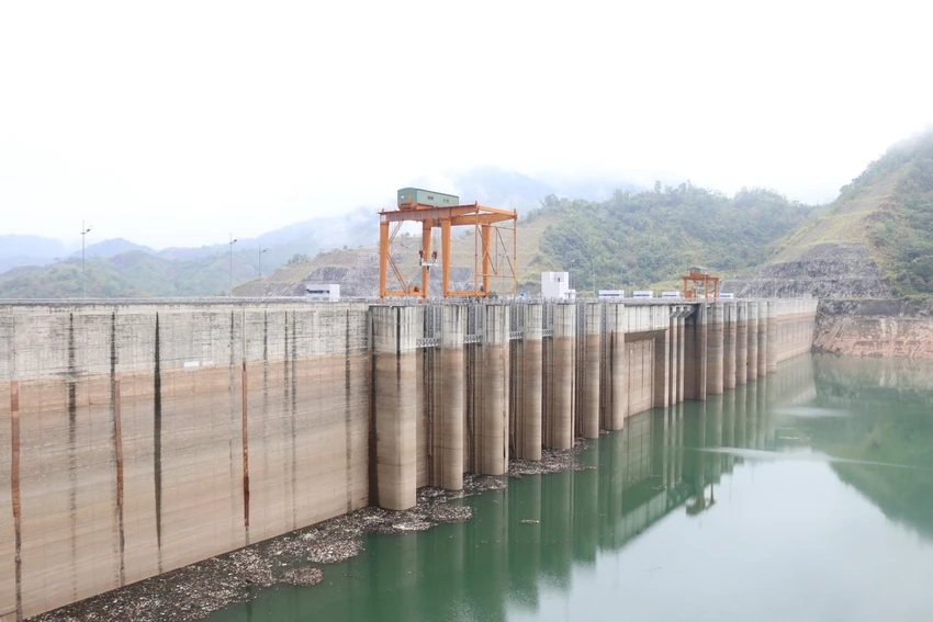 Hiện tại mực nước ở hồ thủy điện Lai Châu thấp hơn cùng kỳ năm 2022. Ảnh: EVN Hiện tại mực nước ở hồ thủy điện Lai Châu thấp hơn cùng kỳ năm 2022. Ảnh: EVN