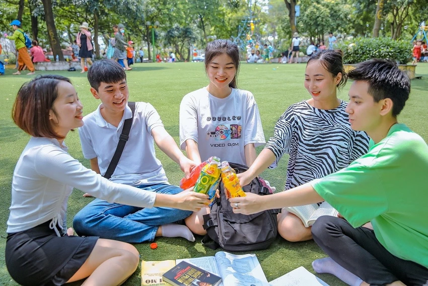 Hãy giải khát, thanh lọc cơ thể mỗi ngày bằng Trà thanh nhiệt Dr Thanh, giải tỏa căng thẳng, mệt mỏi bằng Trà Xanh Không Độ, tiếp thêm năng lượng, tỉnh táo tức thì bằng Nước tăng lực Number 1.