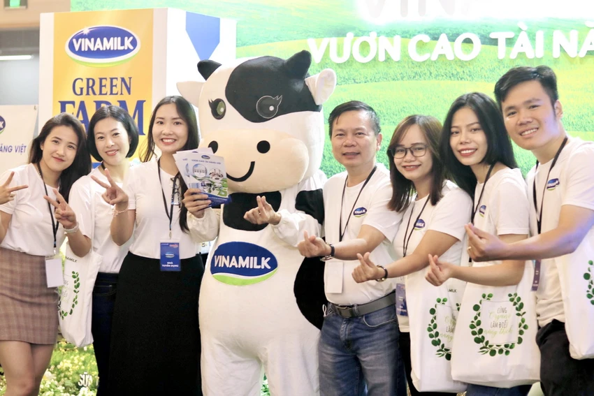 Vinamilk tiếp tục dẫn đầu danh sách nhà tuyển dụng được yêu thích nhất năm 2022 của CareerBuilder. Vinamilk tiếp tục dẫn đầu danh sách nhà tuyển dụng được yêu thích nhất năm 2022 của CareerBuilder.