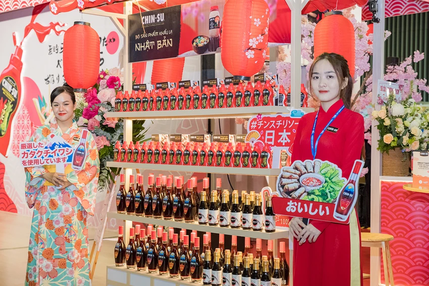 Nhiều bạn trẻ thích thú khi đến tham quan và check-in gian hàng của Masan. Nhiều bạn trẻ thích thú khi đến tham quan và check-in gian hàng của Masan.