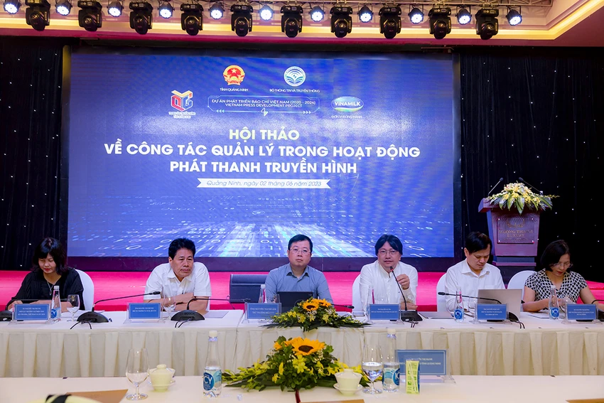 Hội thảo được chủ trì bởi ông Nguyễn Thanh Lâm (áo xanh, giữa), Thứ trưởng Bộ TT&TT. Hội thảo được chủ trì bởi ông Nguyễn Thanh Lâm (áo xanh, giữa), Thứ trưởng Bộ TT&TT.