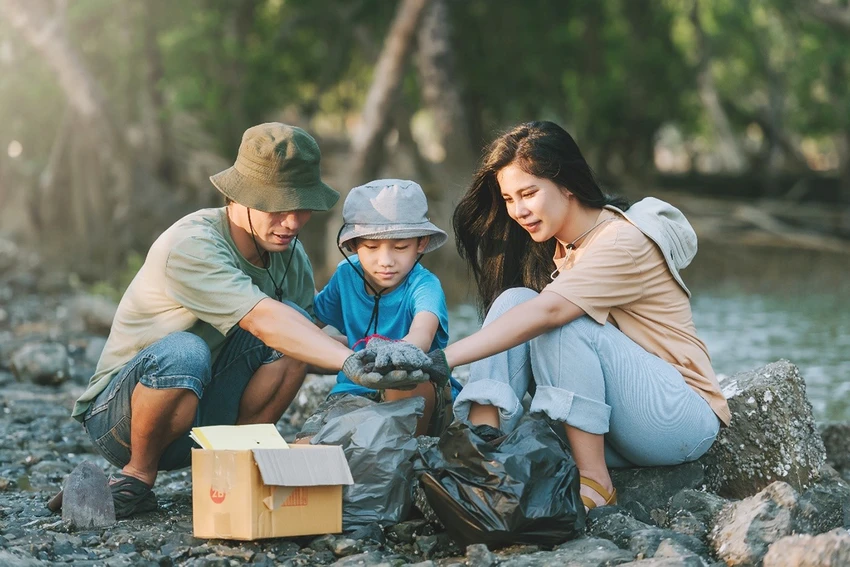 Tạo cơ hội để con “cho đi” thời gian, sức lực và tâm huyết cũng là một cách quyên góp. Tạo cơ hội để con “cho đi” thời gian, sức lực và tâm huyết cũng là một cách quyên góp.