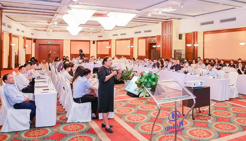 Bà Nguyễn Thị Cúc, nguyên Phó tổng cục trưởng Tổng cục Thuế, cho rằng thuế tuyệt đối nên được nâng dần mỗi năm. Bà Nguyễn Thị Cúc, nguyên Phó tổng cục trưởng Tổng cục Thuế, cho rằng thuế tuyệt đối nên được nâng dần mỗi năm.
