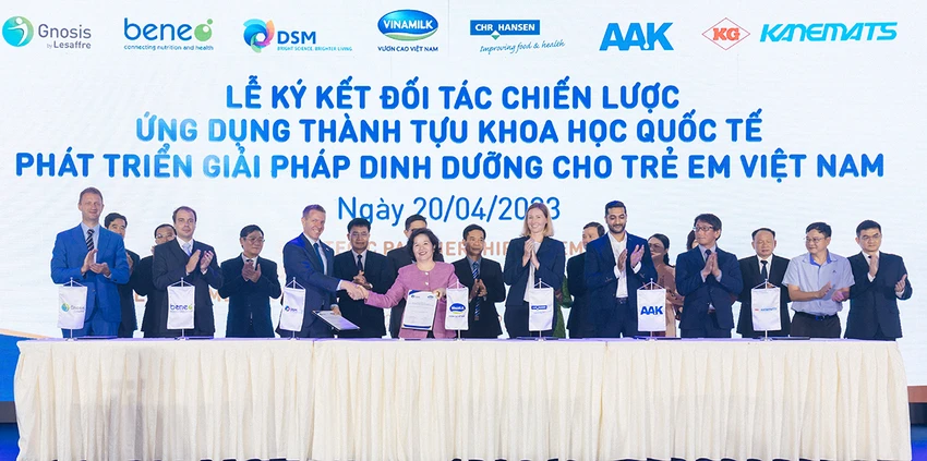 Vinamilk ký kết đối tác chiến lược với 6 tập đoàn dinh dưỡng hàng đầu thế giới. Vinamilk ký kết đối tác chiến lược với 6 tập đoàn dinh dưỡng hàng đầu thế giới.